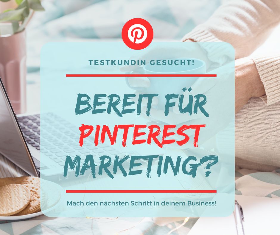 geöffneter Laptop vor dem eine Frau sitzt, davor eingeblendet ist ein Werbeslogan